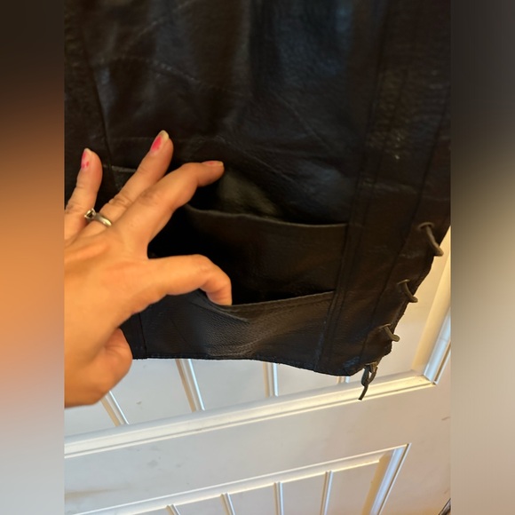 Vintage Diamond Plate Buffalo Leather
Motorcycle Vest Sz L Live to Ride Patch - Picture 6 of 11